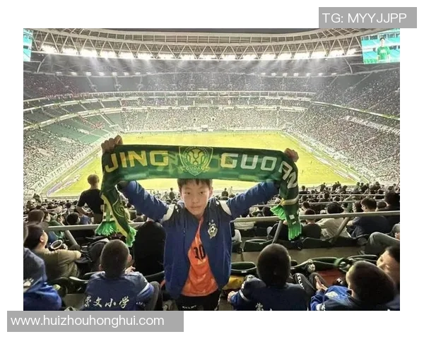 YMZ足球:探索足球的魅力与团队精神,助力年轻球员成长与发展 YMZ足球:探索足球的魅力与团队精神,助力年轻球员成长与发展